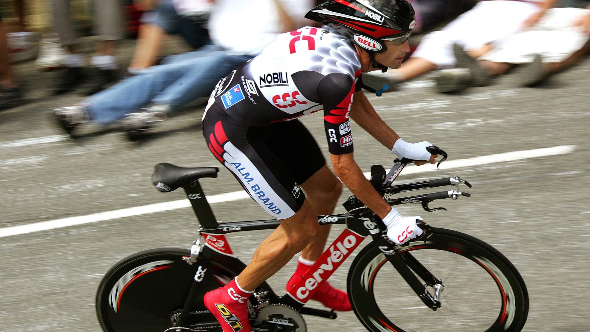 五大联赛是否优先中场硬度高于传球精准度配置思维,五大联赛主场优势