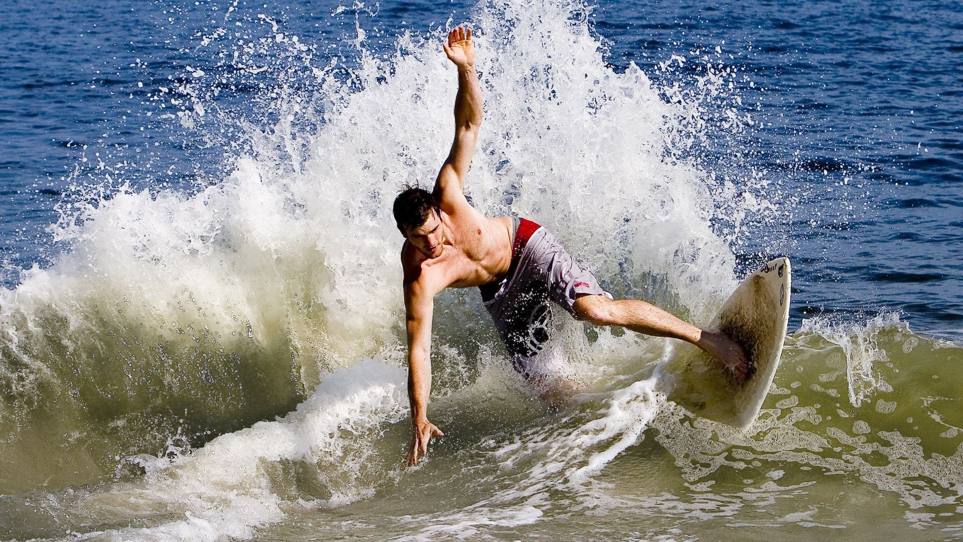 AYX SPORTS-从战术选择到进球手段：压迫正主导现代足球，足球压迫防守